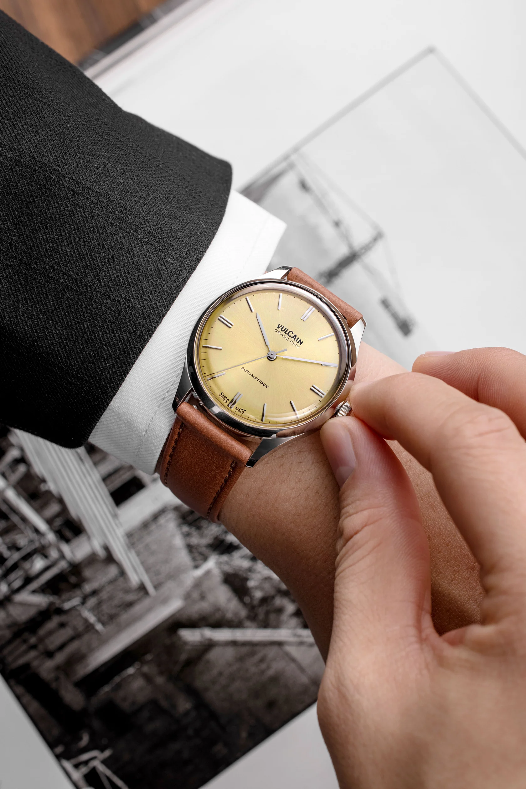 Vulcain Grand Prix Champagne Automatic Dress Watch 39 mm – Ref. 670171A70.BAC207 - Image 4